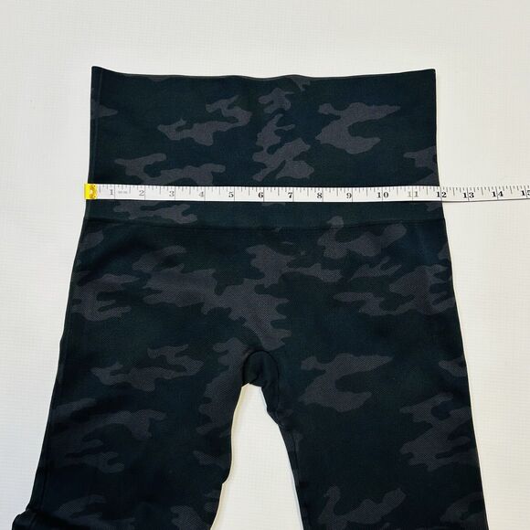 Spanx Leggings Womens Small Look At Me Now Seamless Black Camo - Picture 5 of 7